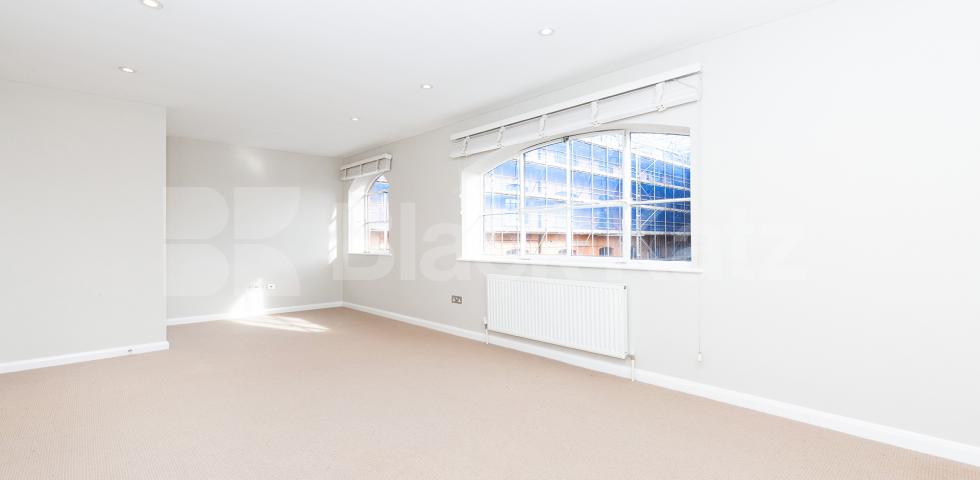 			3 BEDROOM MEWS HOUSE, 3 Bedroom, 1 bath, 1 reception Mews House			 Dove Road, CANONBURY 